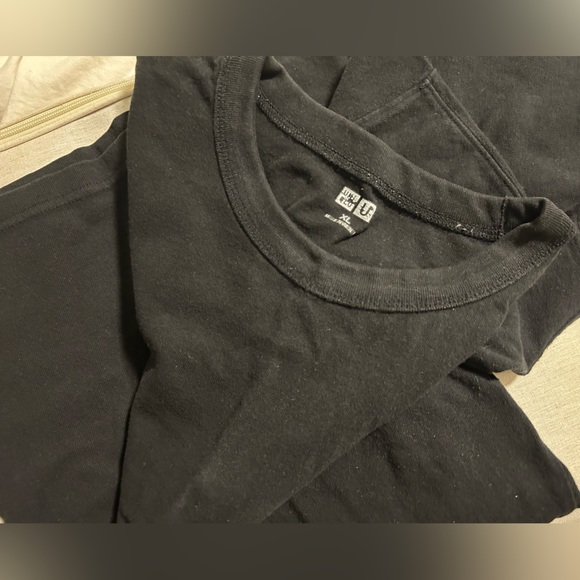 Uniqlo plain colour T-shirt - Picture 1 of 3